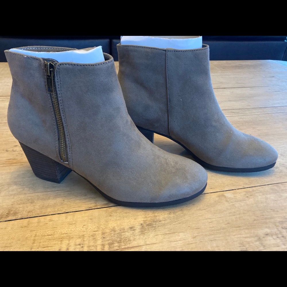 Size 8.5 Madeline suede ankle boots